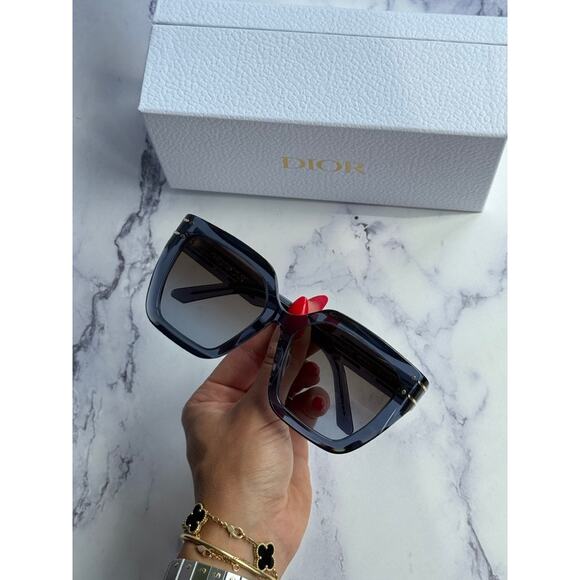 NEW Dior Signature S10F Oversized Sunglasses in Blue - Picture 7 of 7